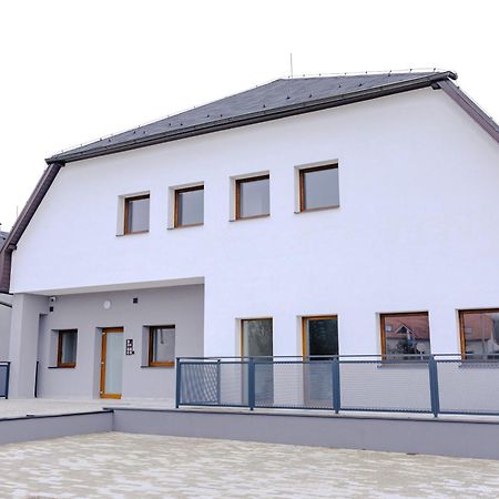 شقة Rezidence Petra Voka Třeboň المظهر الخارجي الصورة